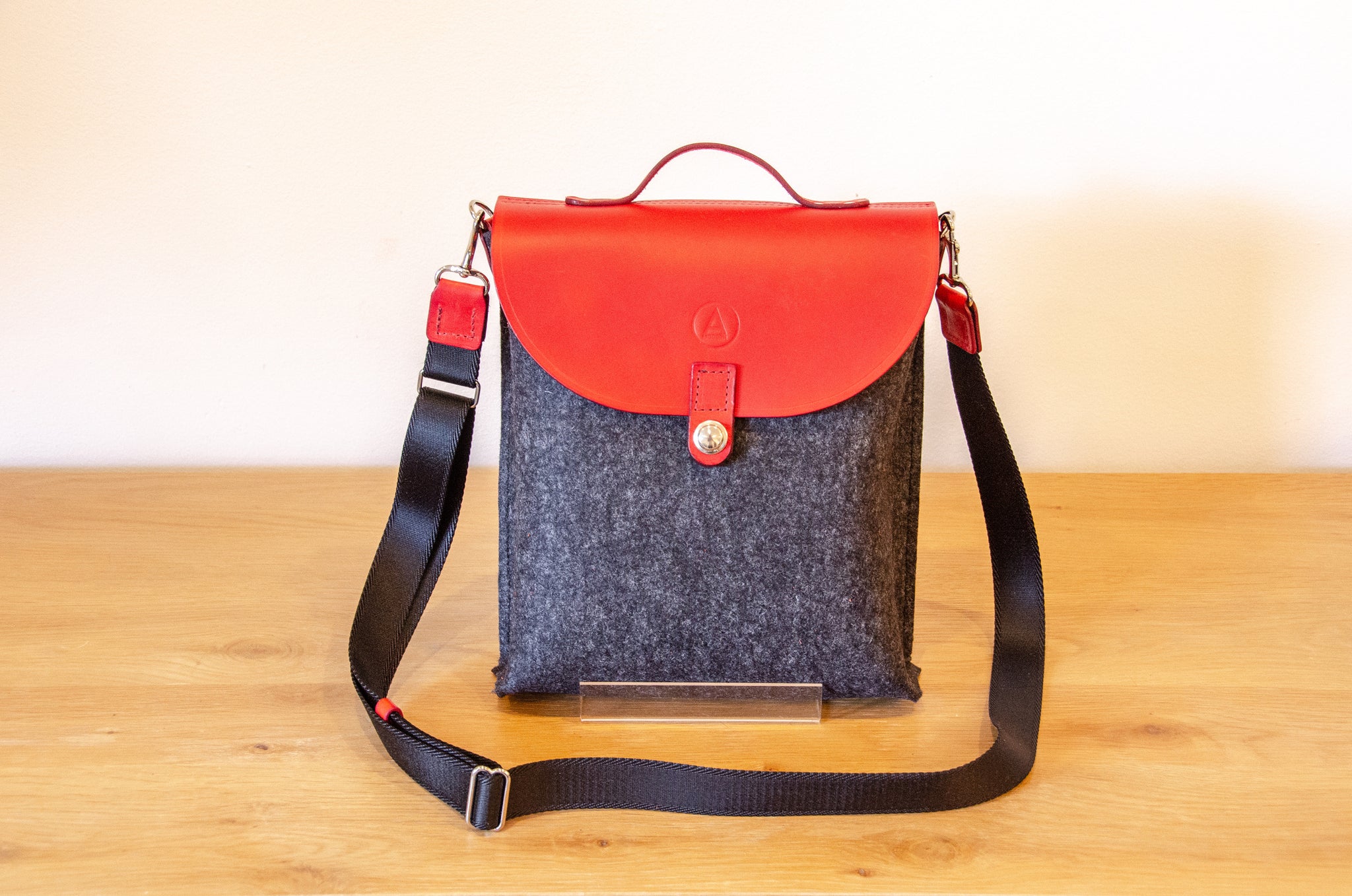 Felt messenger bag online